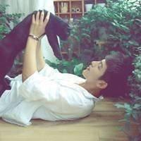 那个身穿白衬衫的少年 人活着就得尽兴。 一