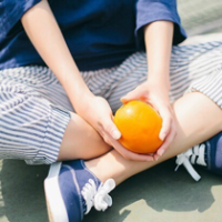 蹙眉 你懂的越多，就越像世