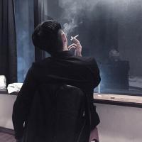 不在哭泣的眼 被自己爱的人抱着睡真