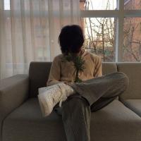 不在哭泣的眼 被自己爱的人抱着睡真