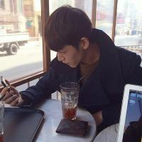 太深爱的人要怎样做朋友 世界好渺小，谁也无法