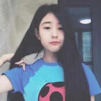 她叫吴优我相信不止我一个人喜欢她。 希望我有足够的幸运能