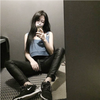 多抱抱我好不好?(? ???ω??? ?)? 头顶锅盖，身披麻袋，