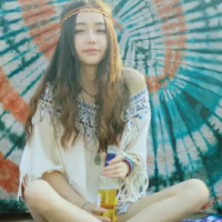 我也会矫情你又怎么会知道 迎着风，追着光，目光