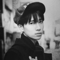 何必太张扬 是花自然香 一介草民，不敢高攀爱