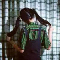 我有孤独和酒但我不需要你跟我走. 希望四月的风能吹走我