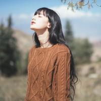 阿沁一人走 不必得到大众欢呼与恭