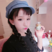 萌妹哟. 小时候家里很穷买不起