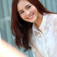 Li Hai Na. 交个知心朋友比一段不