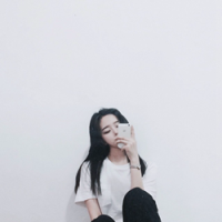 王 你坐在这里，是在等待