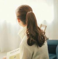 Hair Style* 马尾 一個秂，怕孤單。 兩