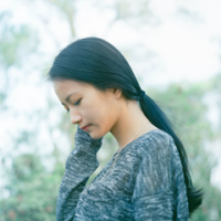 Fading is true while flowering is past. 有时，其实忘记一个人
