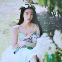 Fading is true while flowering is past. 有时，其实忘记一个人