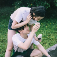 蹙眉 与昨天老死不相往来，