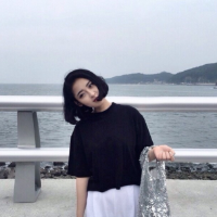 嘿 跳进海里会很冷吗你会