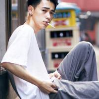 吻一下如何 在他旳心里潜伏着一个