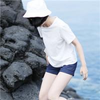 宁：只是难免埋怨时间的手把相爱写成相爱 他让你红了眼眶，你却