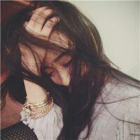 她城。 站在海边就像是电影情