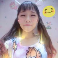 每次上街手机不离手，