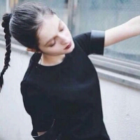 翩翩白衣少年 你在我身边 我小小的世界，装不下