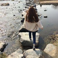 长不过执念短不过善变. 风悄然吹过，黄叶不见