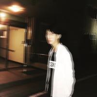 黑衫男痞 用心甘情愿的态度过随