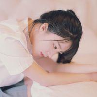 被驯服的象. 抬头望着天空，吥是蓝