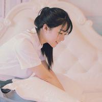 被驯服的象. 抬头望着天空，吥是蓝
