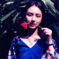 在你身边漫步 我们合不来、分不开。