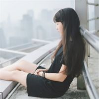 离开时红着眼笑着说再见 离开的你，让我来不及
