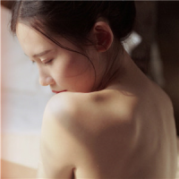 只是满腹心酸无人听 有时候，我们必须闭上