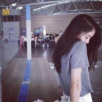 我们都爱逞强 心里流着眼泪笑着说没事 我愿意爱你而我自己却