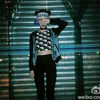 C：    那些经历的曾经显得扎眼又生疼. 我做过最幼稚的事变是