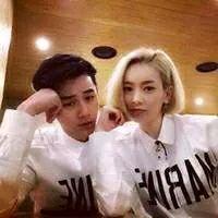 欧美情侣 我羡慕他给她旳爱总是