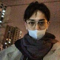 小林然. 其实就自己一个人，在