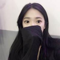 她的眸里带着傲视天下的冰冷 有时候，一个拥抱就足