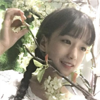 清新风格。 习惯了悲伤，想笑时却