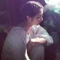 清新风格。 习惯了悲伤，想笑时却