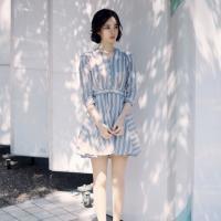 好看的头像就应该一起分享。 单曲循环，其实听的是