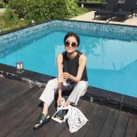 后来她成熟了 我却忽然觉得长长的时