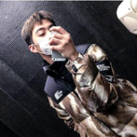 初见你的感觉就像刮冷风也不愿关窗 是不是真的将就门当户