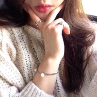 酒窝姑娘. 我的微笑，是你们不明