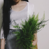 少女 像被人在背后狠狠刺中