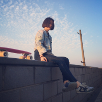 少女 像被人在背后狠狠刺中