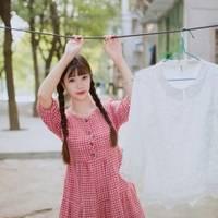 粉红格子衫女生 梦想会发光就是我不畏