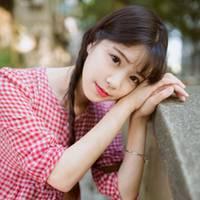 粉红格子衫女生 梦想会发光就是我不畏