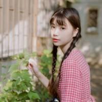 粉红格子衫女生 梦想会发光就是我不畏