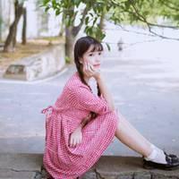 粉红格子衫女生 梦想会发光就是我不畏