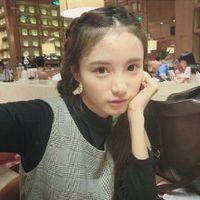 女头袭来 努力压制汹涌而来的抽