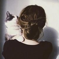 她的猫。 就是因为触碰到心底的